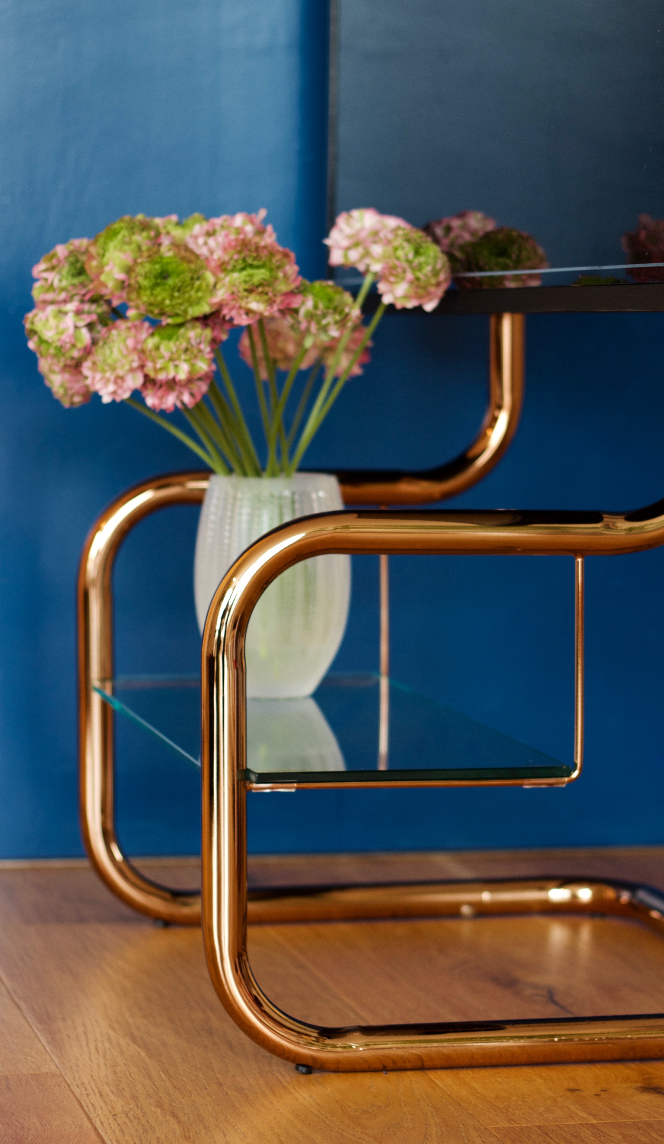 TV stand design simple modern copper pipe cantilever