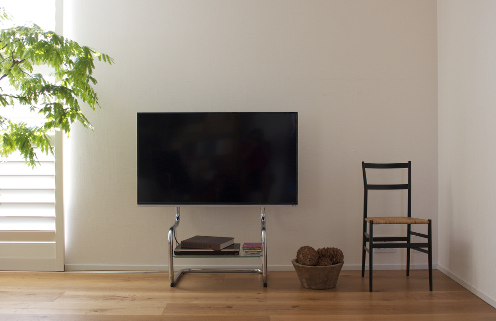 TV stand entertainment unit with simple and moder design